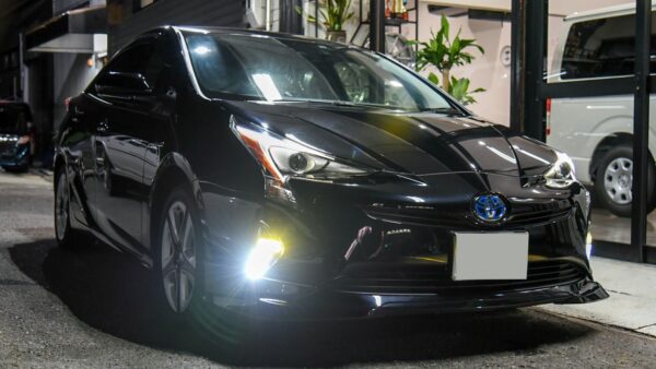 【トヨタ・プリウス】LEDフォグランプの後付け加工を致しました。