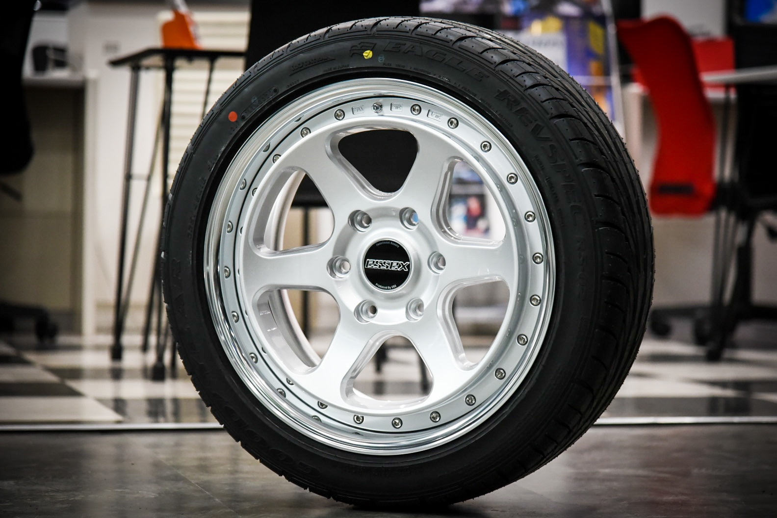【6型ハイエース用新品ホイールのご紹介】