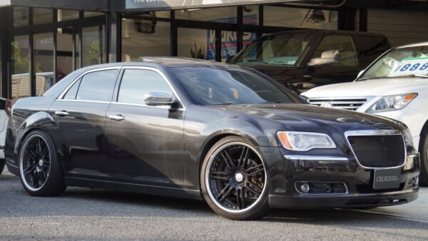 【クライスラー・300C 5.7 HEMI】御成約有難う御座います！（中古車販売）