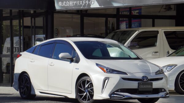 【トヨタ・プリウス 1.8Aツーリングセレクション】入庫いたしました！（中古車販売）