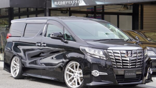 【トヨタ・アルファード S Cパッケージ】カスタムさせて頂きました！（カスタムカー・ドレスアップカー）