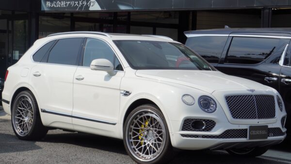 【ベントレー・ベンテイガ】整備入庫いたしました！（車検整備・点検整備）
