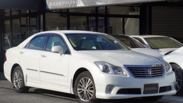 【トヨタ・クラウンロイヤルサルーン】整備入庫いたしました！（車検整備・点検整備）