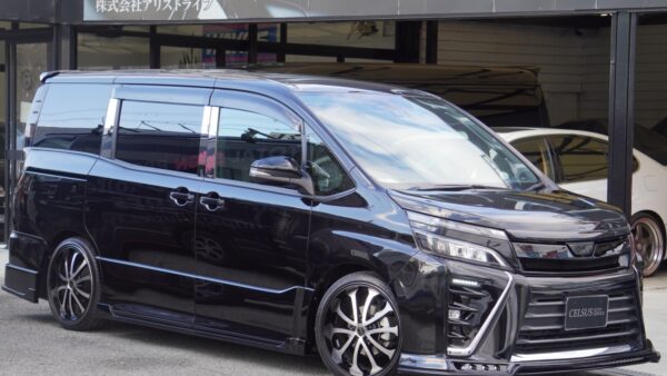 【トヨタ・ヴォクシー】車検入庫いたしました（車検整備・点検整備）