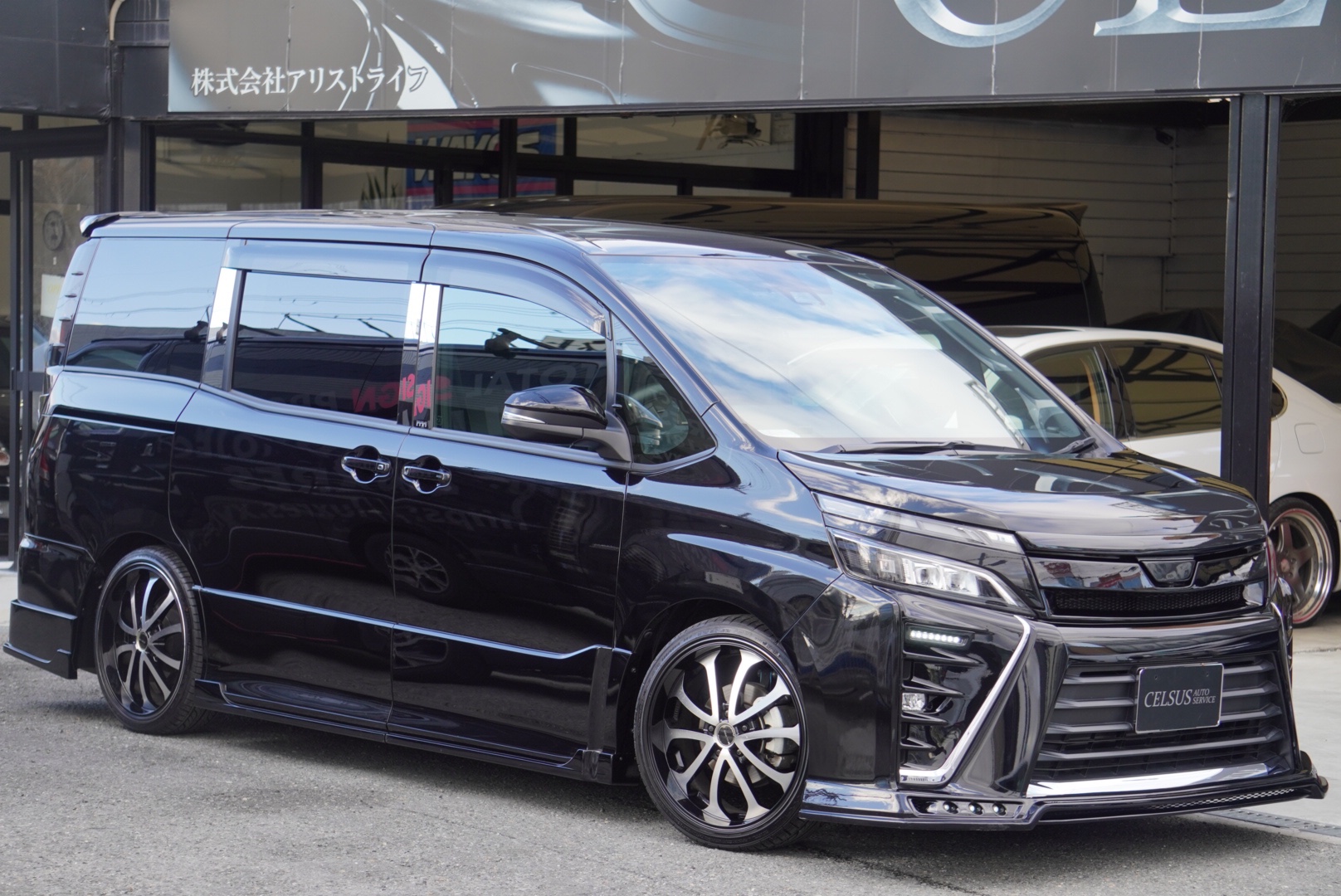 【トヨタ・ヴォクシー】車検入庫いたしました（車検整備・点検整備）