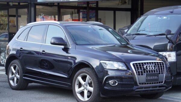 【アウディ・Q5 TFSI クワトロ Sラインパッケージ】整備入庫いたしました！（車検整備・車修理）