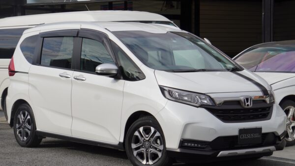 【ホンダ・フリード+ 1.5クロスター ホンダセンシング】ご成約頂き有難う御座いました！（中古車販売）