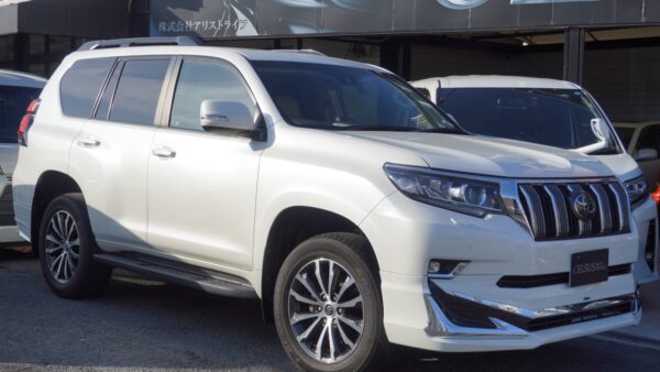 【トヨタ・ランドクルーザープラド】車検入庫いたしました！（車検整備・点検整備）