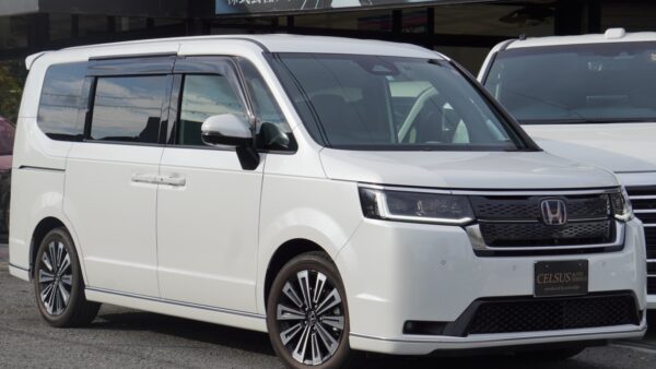 【ホンダ・ステップワゴン 2.0e:HEVスパーダ プレミアムライン】入庫いたしました！（中古車販売）