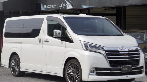 【トヨタ・グランエース 2.8DTプレミアム】入庫いたしました！（中古車販売）