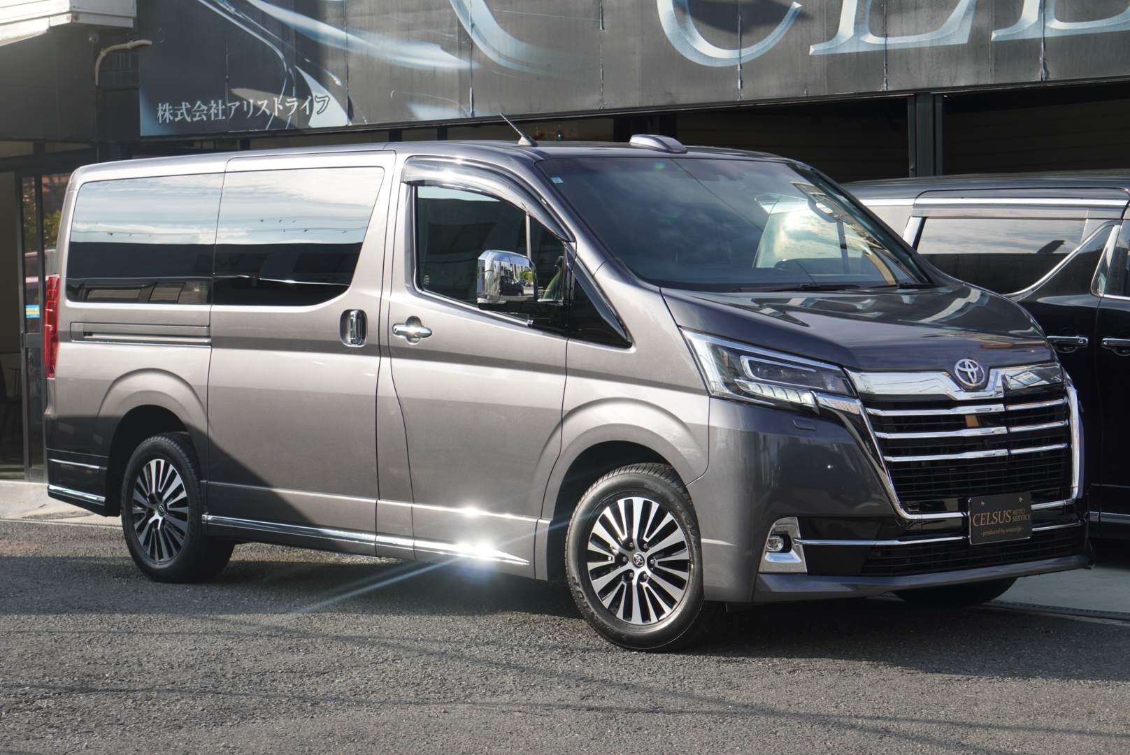 【トヨタ・グランエース 2.8DTプレミアム】入庫いたしました！（中古車販売）